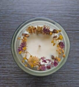 Bougie Fleurs Fanées
Photo protégée par le droit d'auteur.