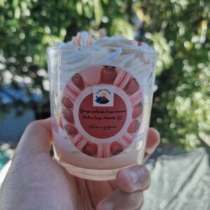 Bougie fraise macaron - photo non libre de droit