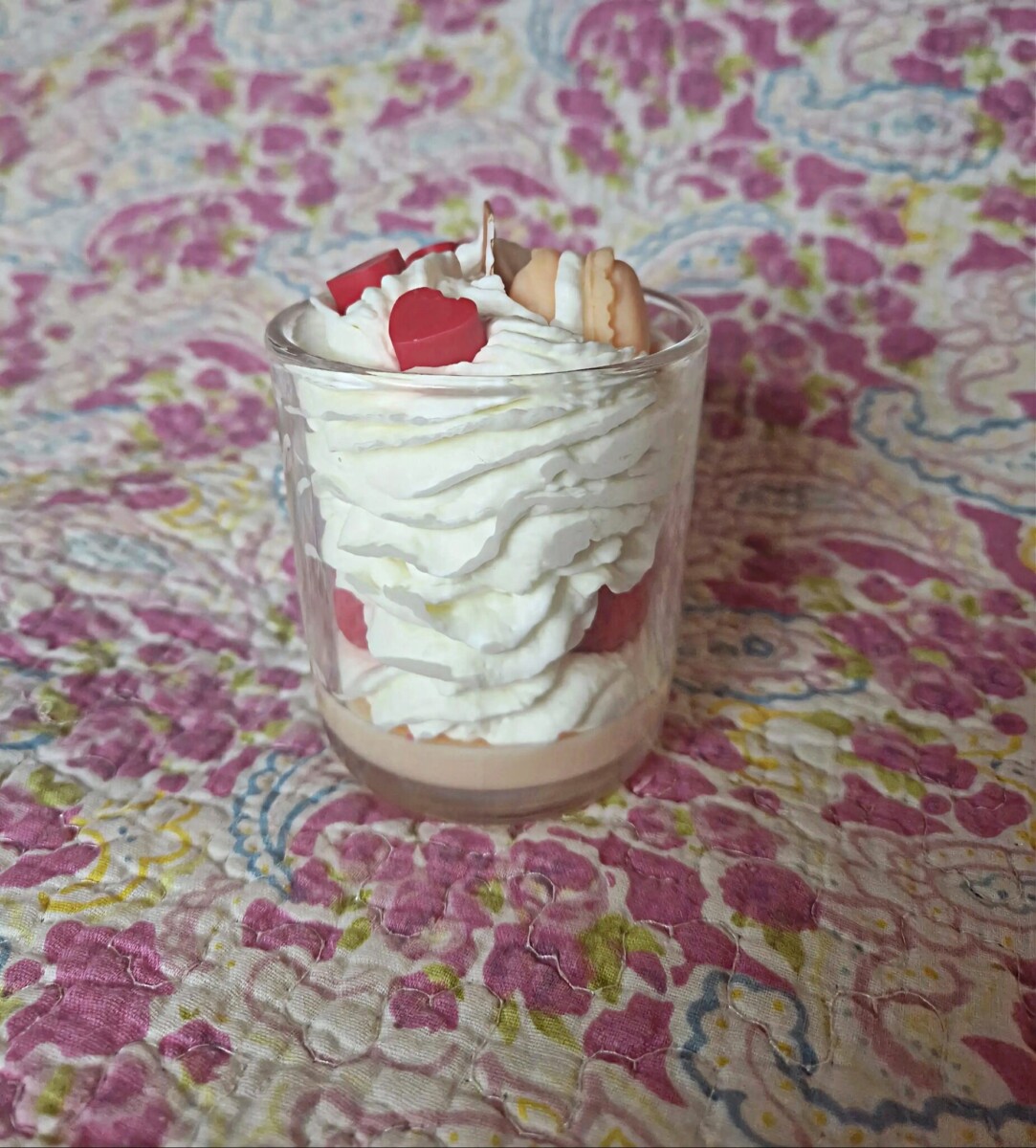 Bougie fraise macaron - photo non libre de droit