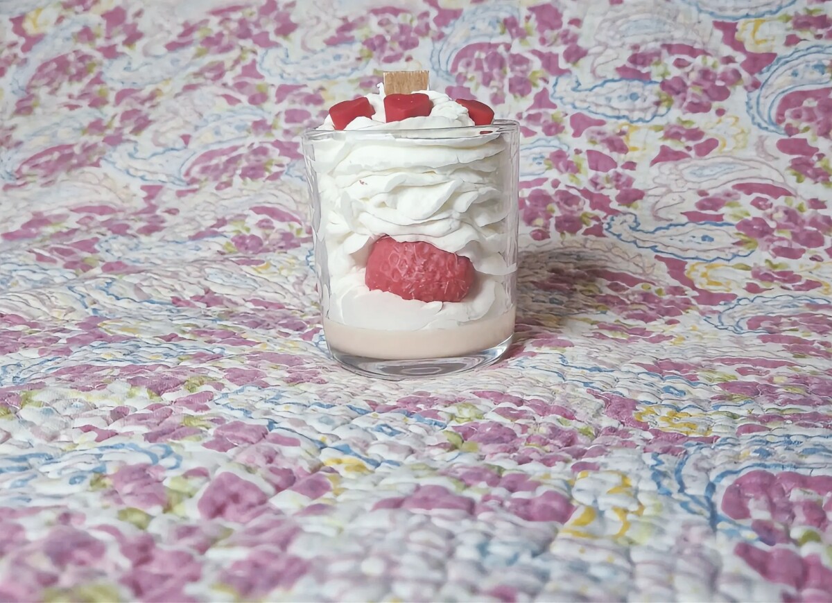 Bougie fraise macaron - photo non libre de droit